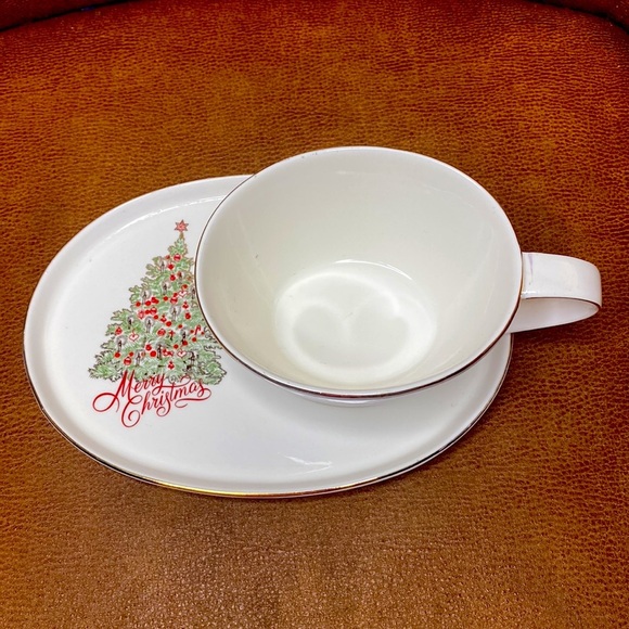 Star Tree Scallop
by GRACE'S TEA-WARE Snack Plate & Cup Set - Picture 3 of 8